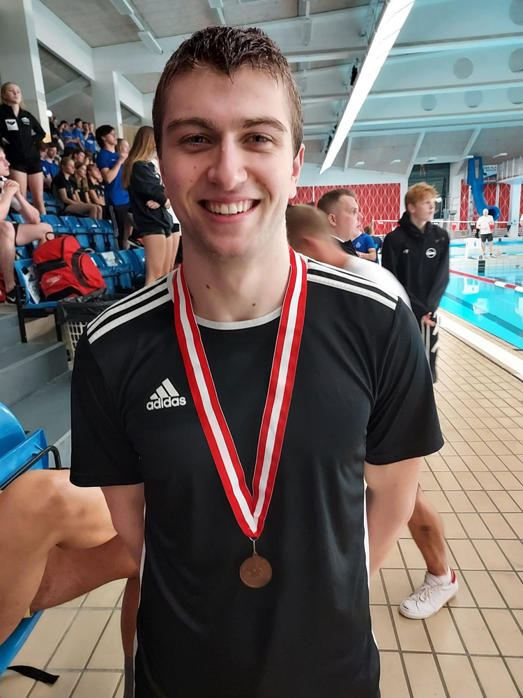 Patrick Zakaryan Olsen efter hans bronzemedalje på 100 medley